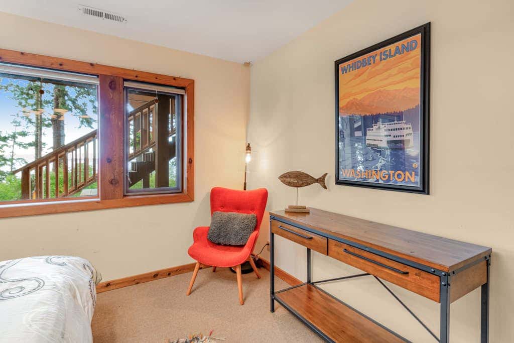 Charming Dog Friendly Beach Retreat with Hot Tub and Yard