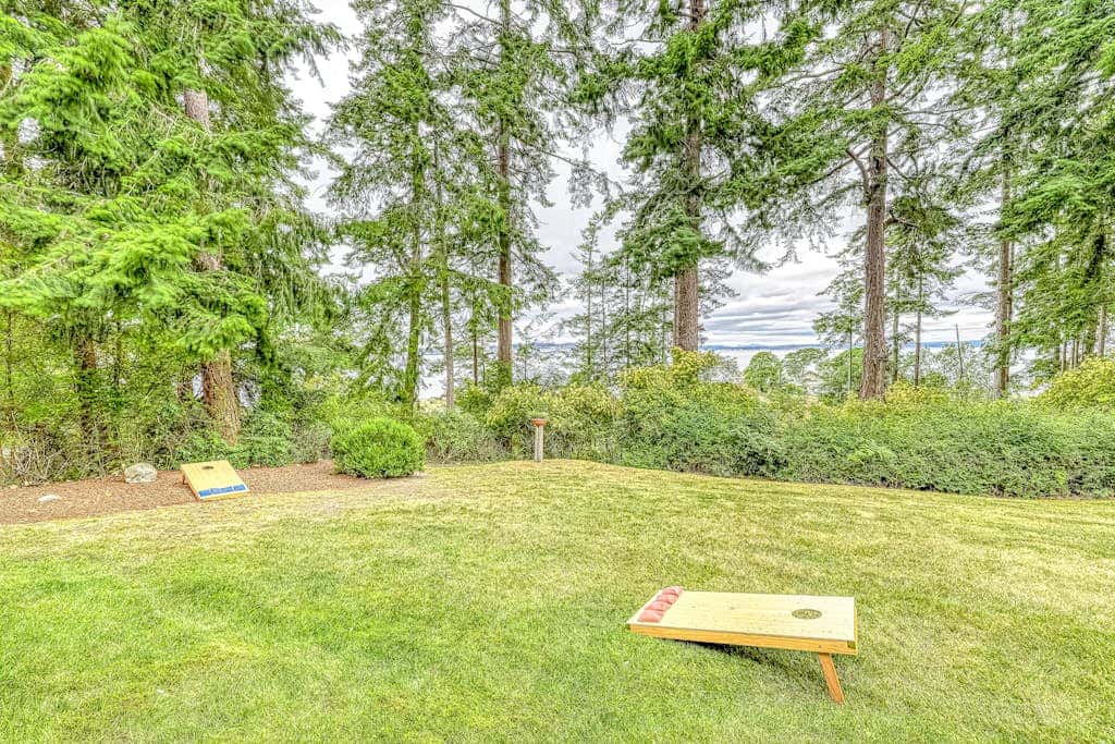 Charming Dog Friendly Beach Retreat with Hot Tub and Yard