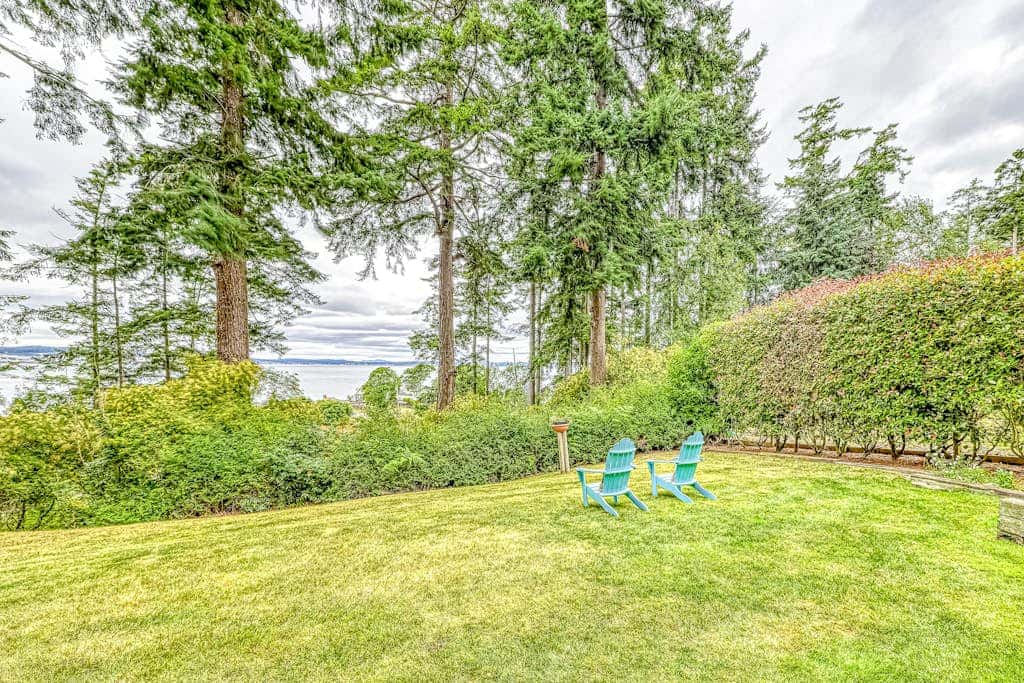 Charming Dog Friendly Beach Retreat with Hot Tub and Yard