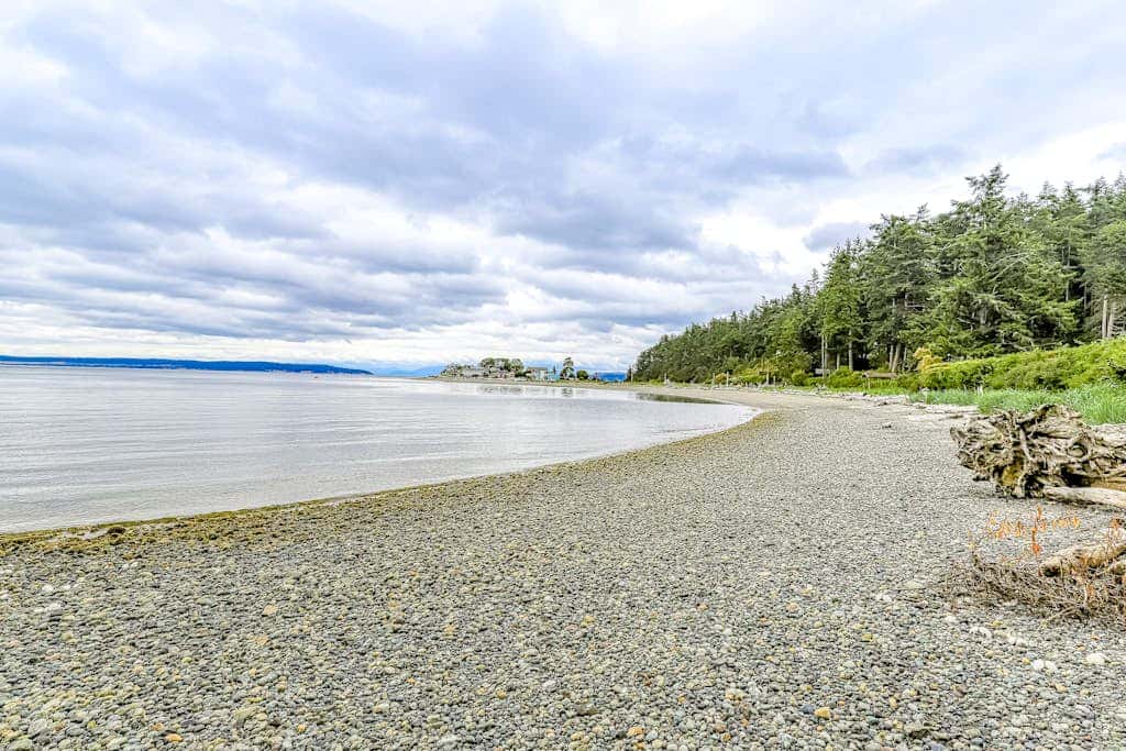 Charming Dog Friendly Beach Retreat with Hot Tub and Yard