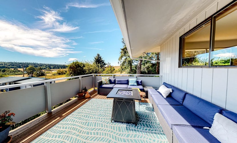 Dog-friendly home with sound view, fireplace, pizza oven & hot tub