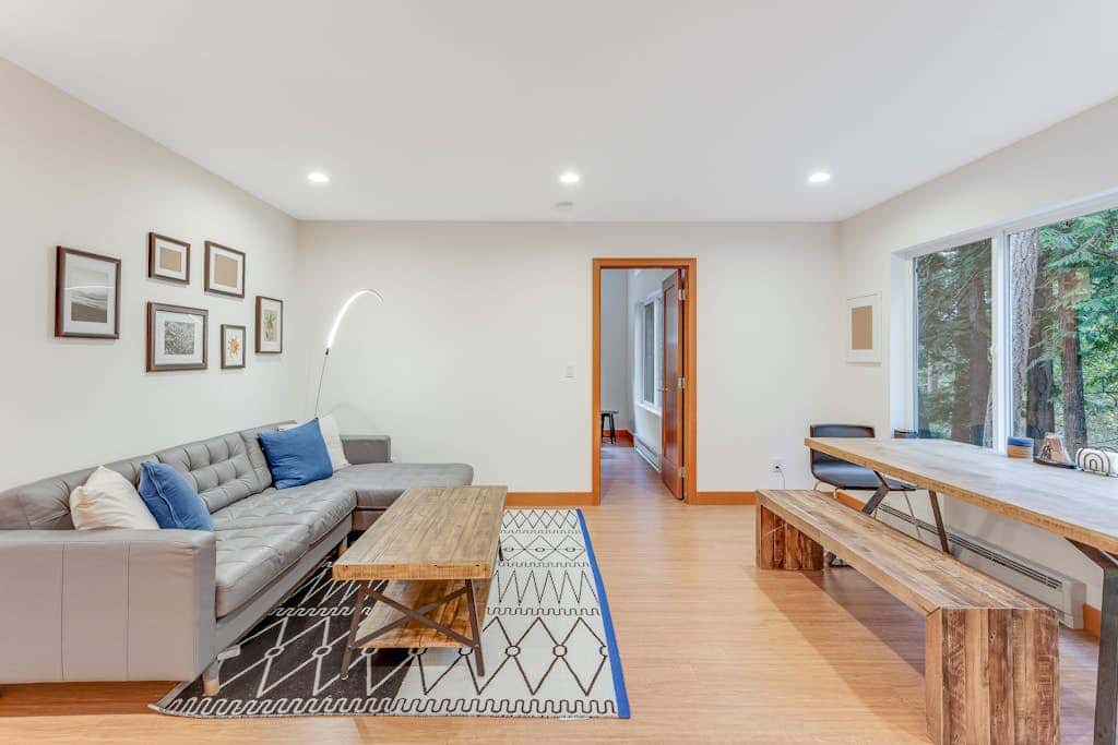 Pet Friendly Forest Retreat with Modern Amenities and Fast WiFi in Eastsound