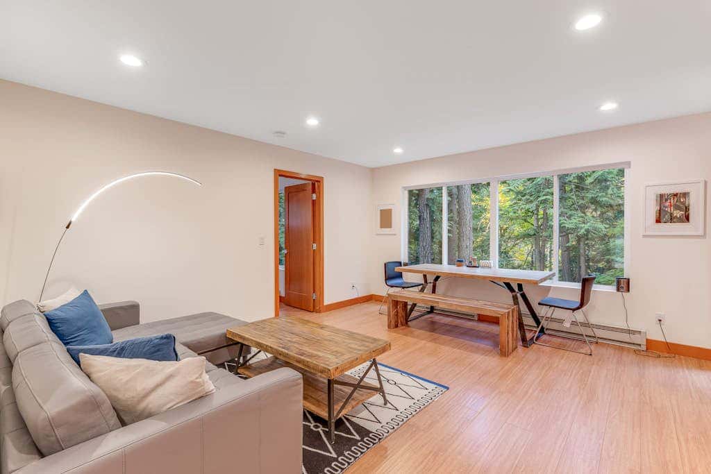 Pet Friendly Forest Retreat with Modern Amenities and Fast WiFi in Eastsound