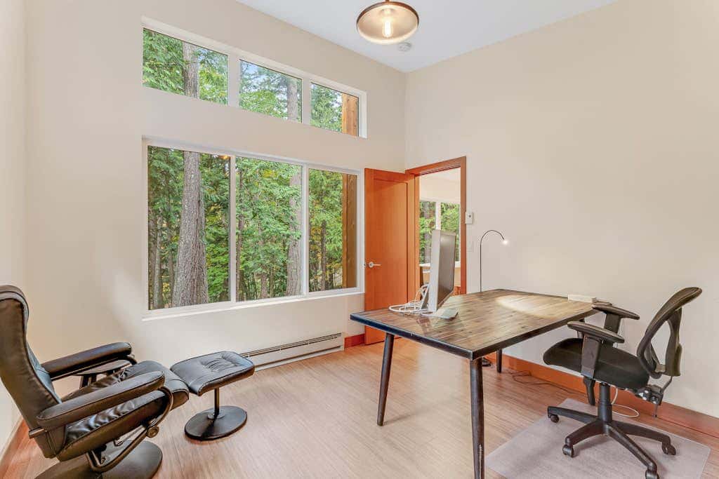 Pet Friendly Forest Retreat with Modern Amenities and Fast WiFi in Eastsound