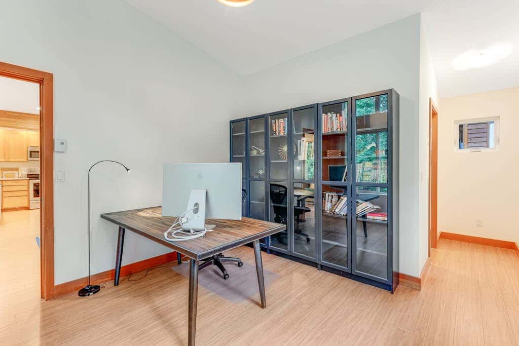 Pet Friendly Forest Retreat with Modern Amenities and Fast WiFi in Eastsound