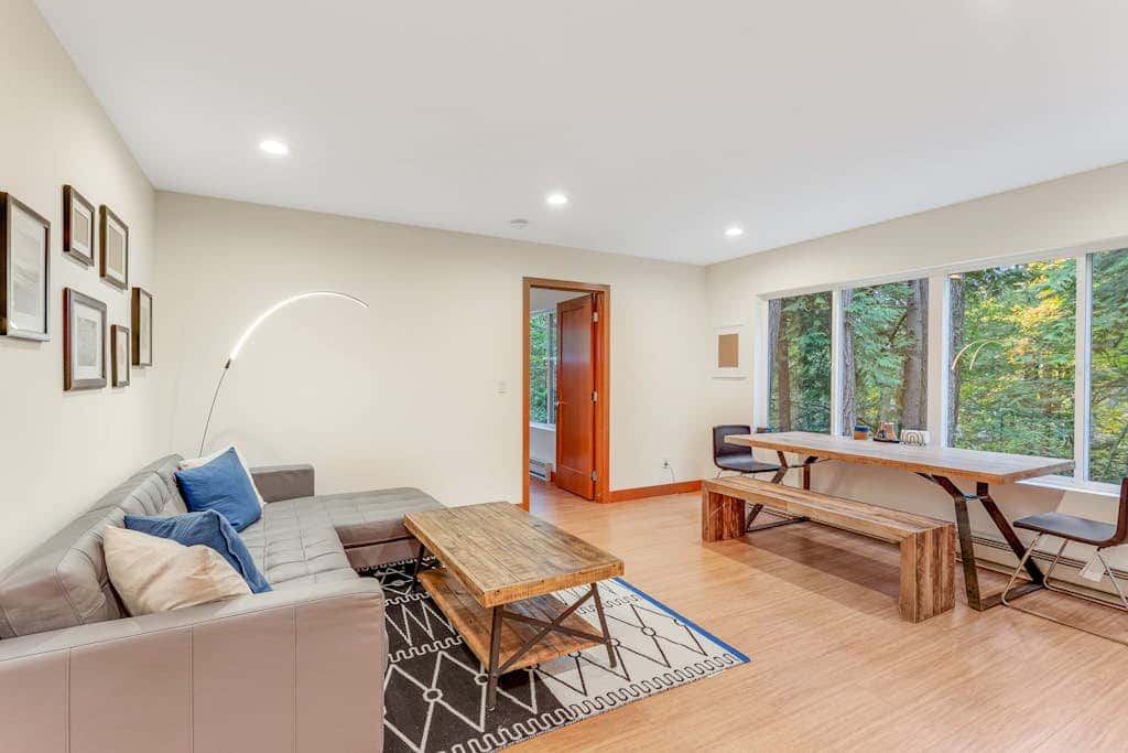 Pet Friendly Forest Retreat with Modern Amenities and Fast WiFi in Eastsound