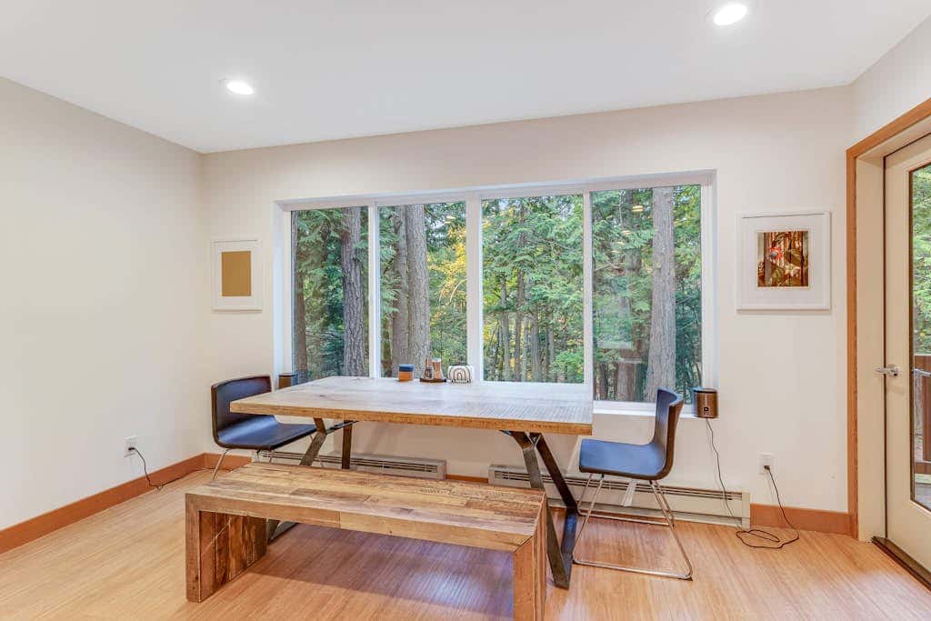 Pet Friendly Forest Retreat with Modern Amenities and Fast WiFi in Eastsound