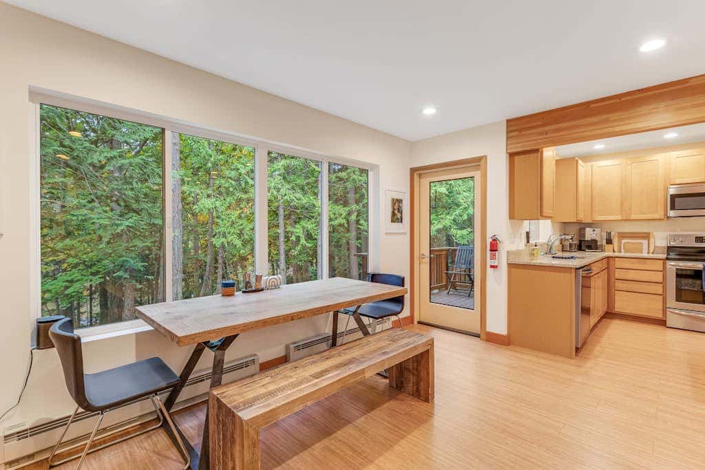 Pet Friendly Forest Retreat with Modern Amenities and Fast WiFi in Eastsound