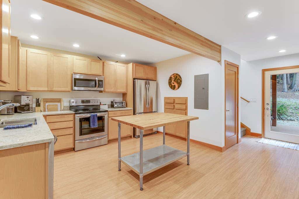 Pet Friendly Forest Retreat with Modern Amenities and Fast WiFi in Eastsound