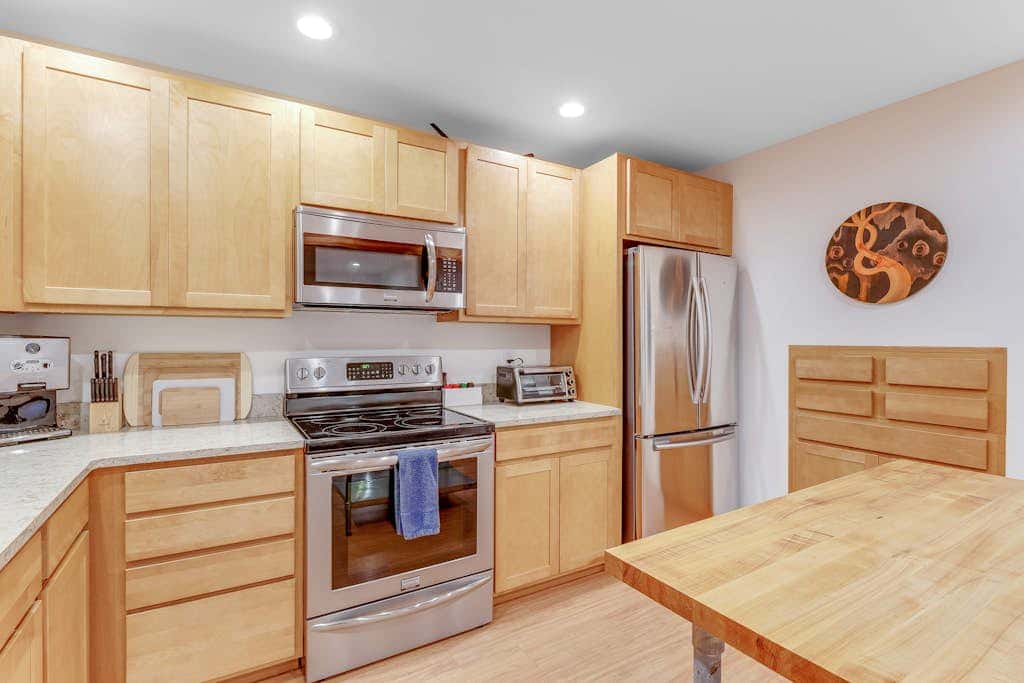 Pet Friendly Forest Retreat with Modern Amenities and Fast WiFi in Eastsound