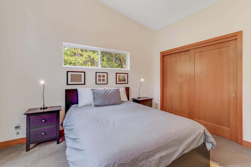 Pet Friendly Forest Retreat with Modern Amenities and Fast WiFi in Eastsound