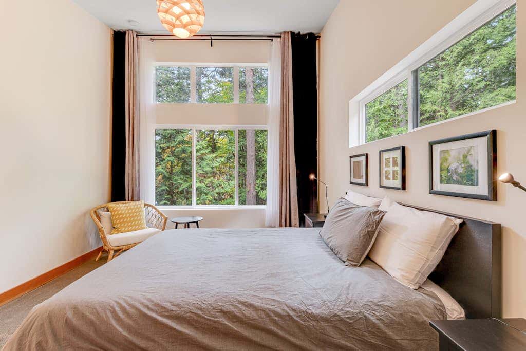 Pet Friendly Forest Retreat with Modern Amenities and Fast WiFi in Eastsound
