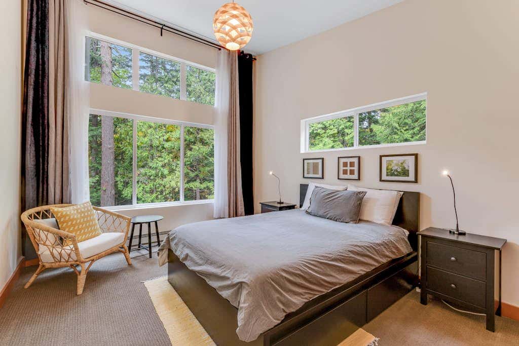 Pet Friendly Forest Retreat with Modern Amenities and Fast WiFi in Eastsound