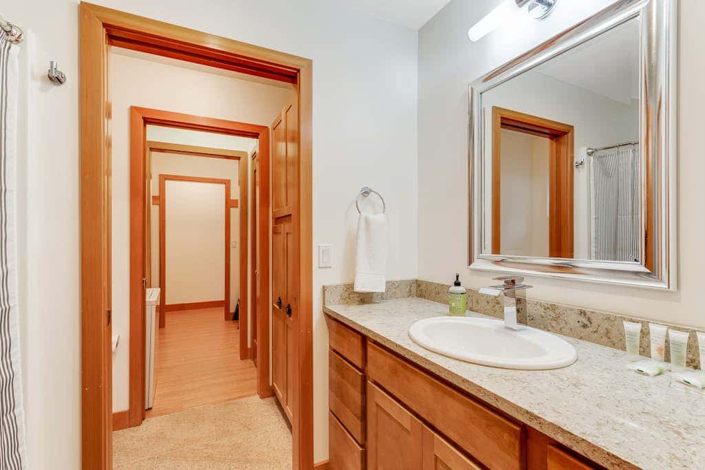 Pet Friendly Forest Retreat with Modern Amenities and Fast WiFi in Eastsound