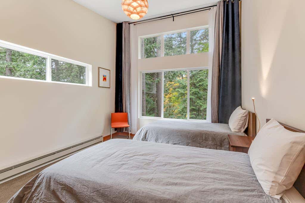 Pet Friendly Forest Retreat with Modern Amenities and Fast WiFi in Eastsound