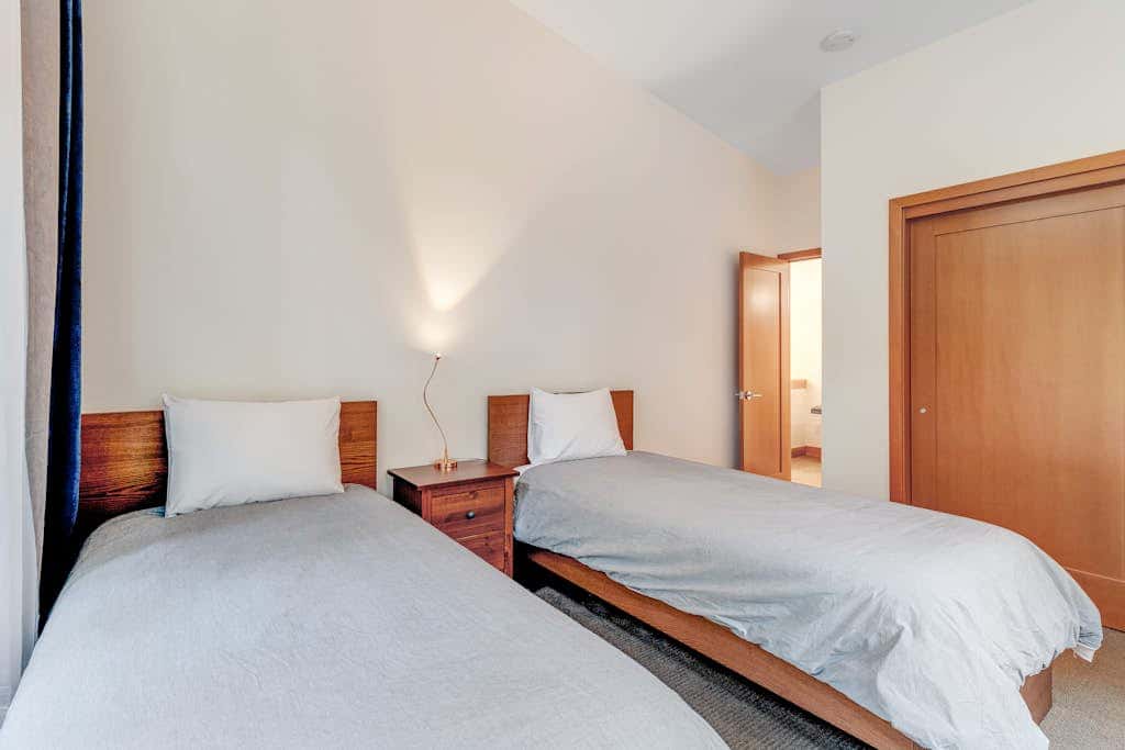 Pet Friendly Forest Retreat with Modern Amenities and Fast WiFi in Eastsound