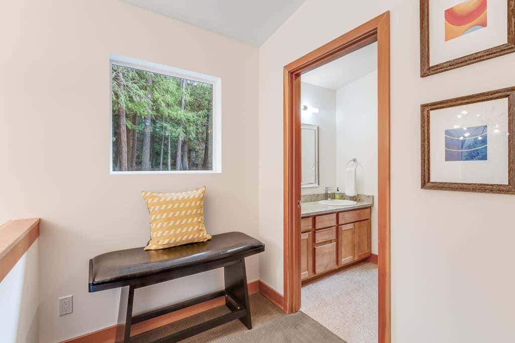 Pet Friendly Forest Retreat with Modern Amenities and Fast WiFi in Eastsound