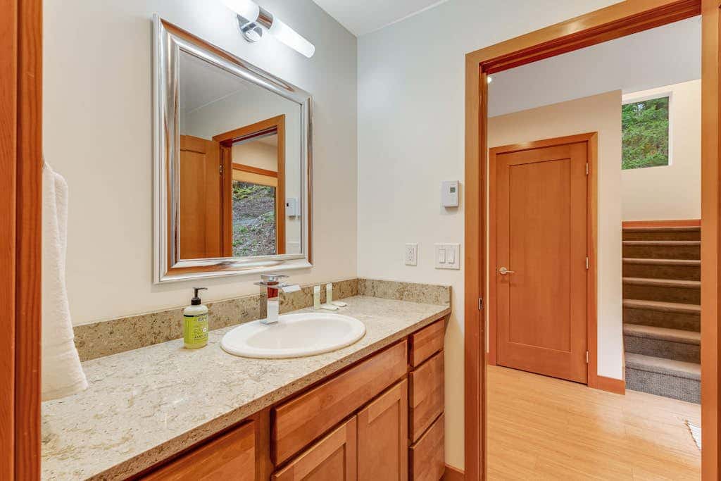 Pet Friendly Forest Retreat with Modern Amenities and Fast WiFi in Eastsound