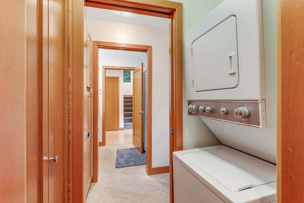 Pet Friendly Forest Retreat with Modern Amenities and Fast WiFi in Eastsound