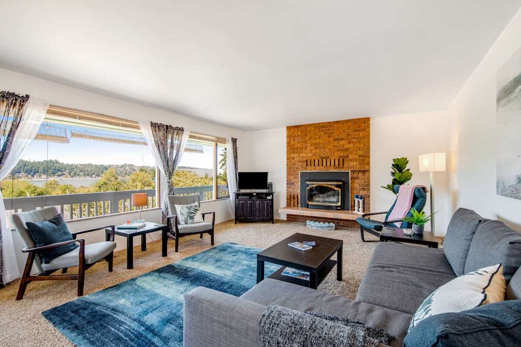 Family-Friendly Home with High-Speed WiFi, Water View, W/D, and Enclosed Yard