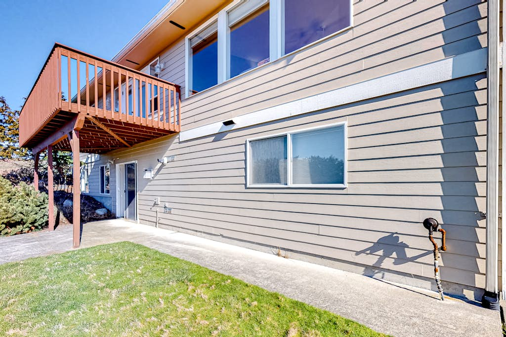 Family Friendly Coupeville Holiday Home with Ocean Views Private In Law Suite and Garden Oasis