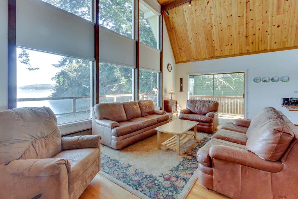 3 BR Pet Friendly Waterfront Home on Lopez Island