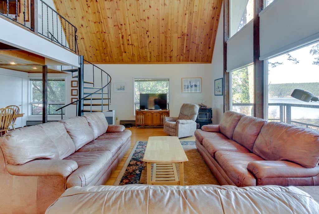 3 BR Pet Friendly Waterfront Home on Lopez Island