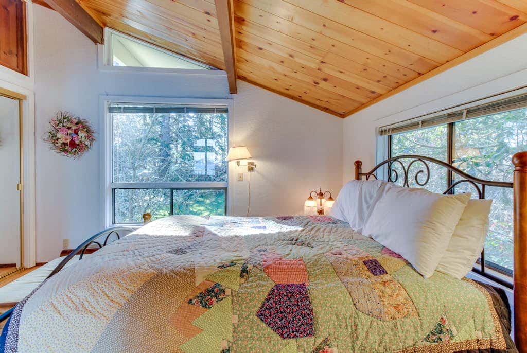 3 BR Pet Friendly Waterfront Home on Lopez Island