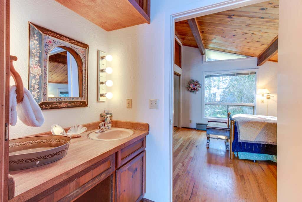 3 BR Pet Friendly Waterfront Home on Lopez Island