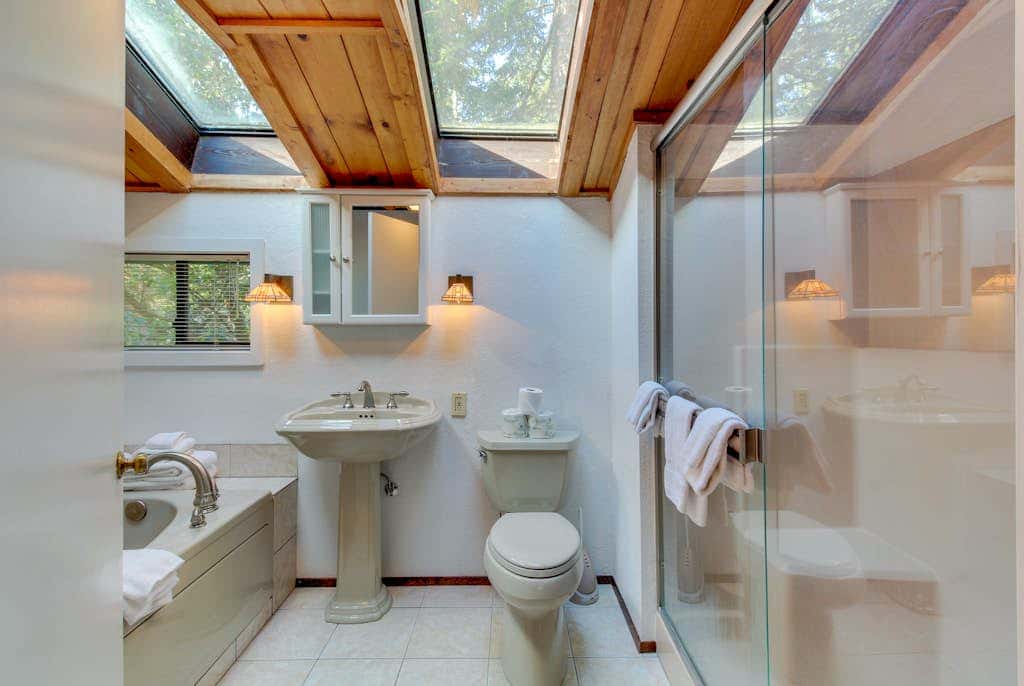 3 BR Pet Friendly Waterfront Home on Lopez Island