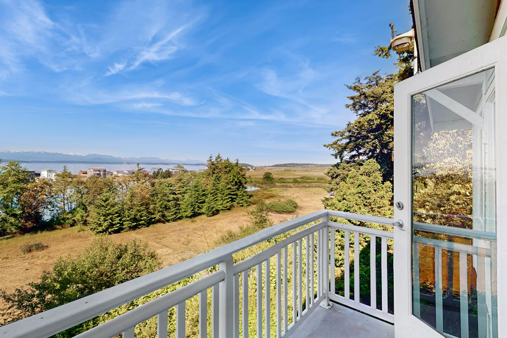 Relaxing Ocean View Retreat on the Sunny Side of Whidbey Island