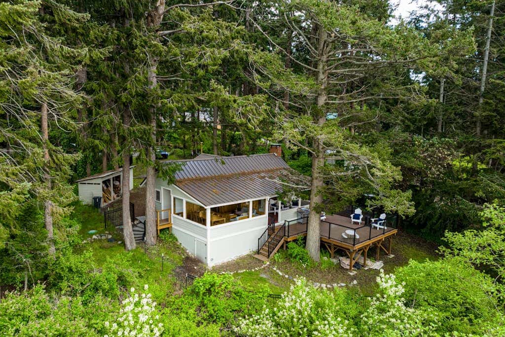 Charming Waterfront Home with Fire Pit and Access to Private Beach