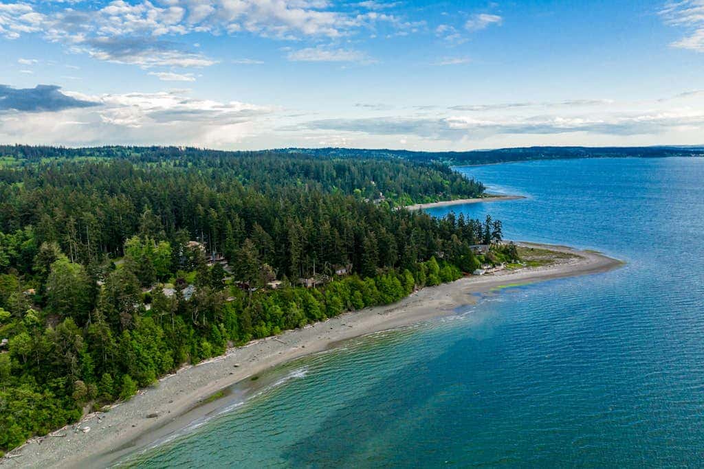 Charming Waterfront Home with Fire Pit and Access to Private Beach