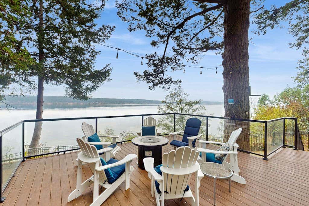 Charming Waterfront Home with Fire Pit and Access to Private Beach