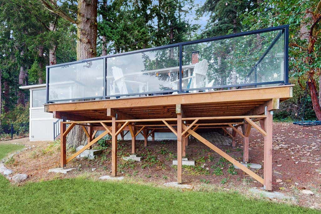 Charming Waterfront Home with Fire Pit and Access to Private Beach