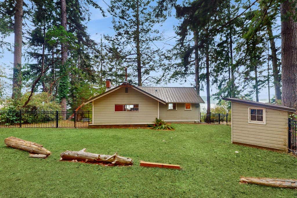 Charming Waterfront Home with Fire Pit and Access to Private Beach