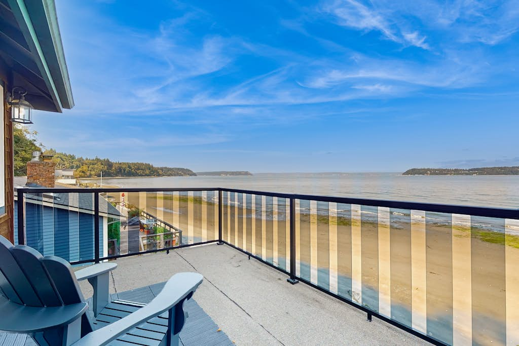 Beachfront Studio Retreat with Private Deck and Scenic Water Views