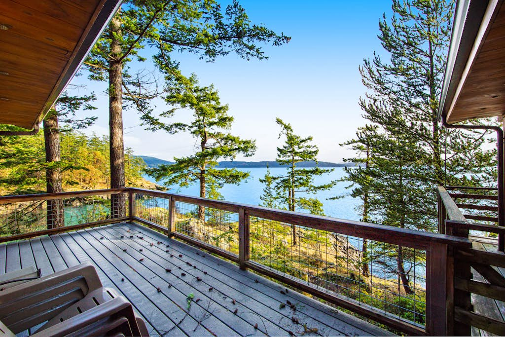 Rustic Waterfront Cabin in Eastsound with Private Beach Access and Ocean Views