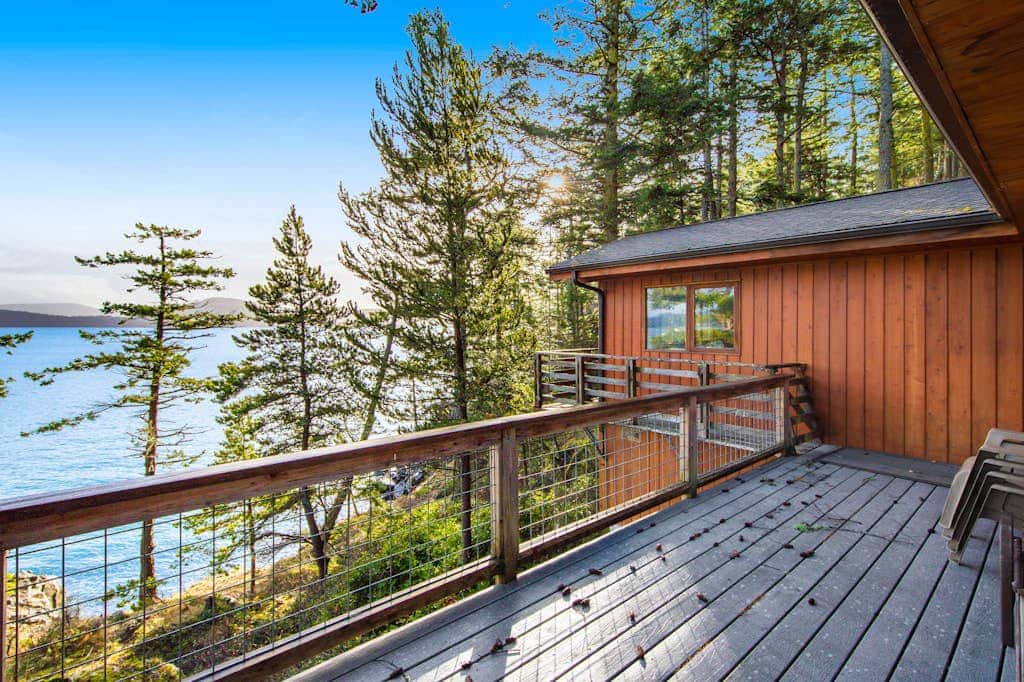 Rustic Waterfront Cabin in Eastsound with Private Beach Access and Ocean Views