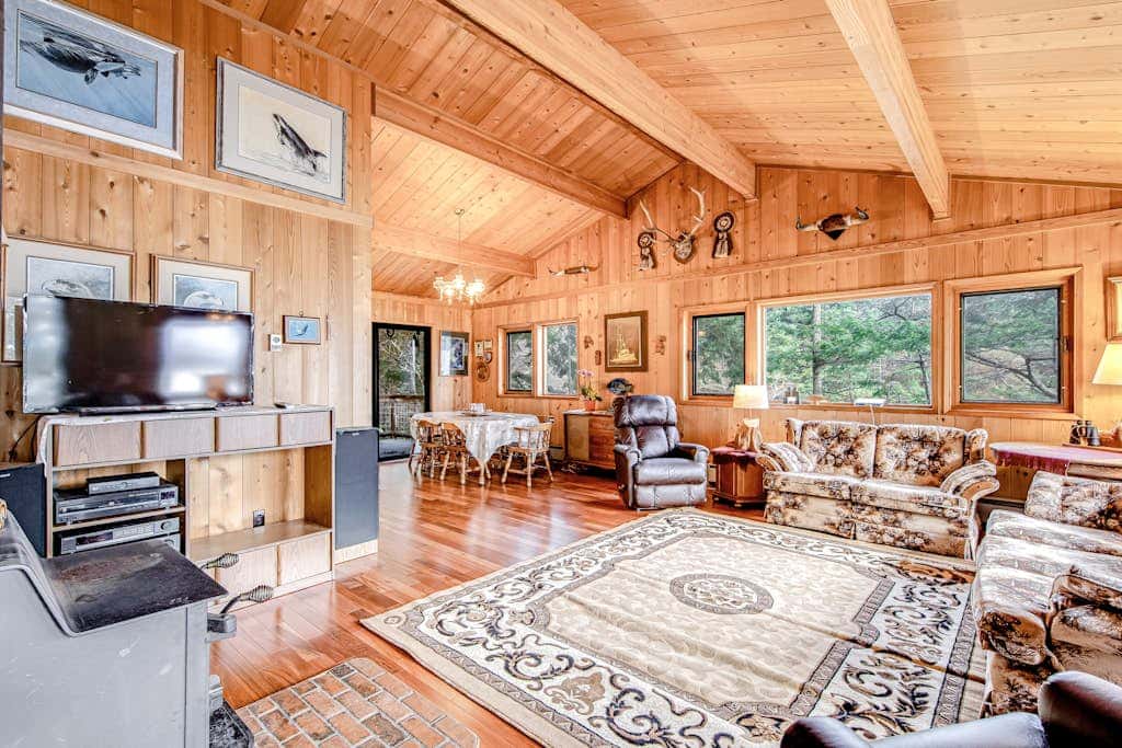 Rustic Waterfront Cabin in Eastsound with Private Beach Access and Ocean Views