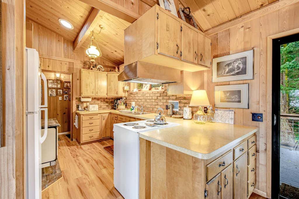 Rustic Waterfront Cabin in Eastsound with Private Beach Access and Ocean Views