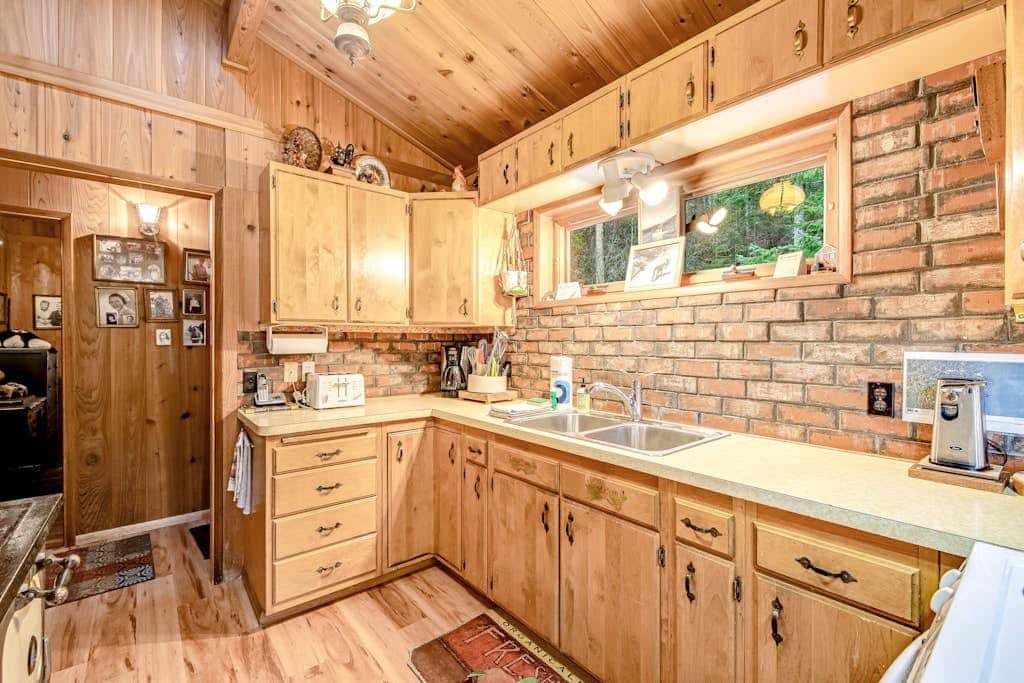 Rustic Waterfront Cabin in Eastsound with Private Beach Access and Ocean Views