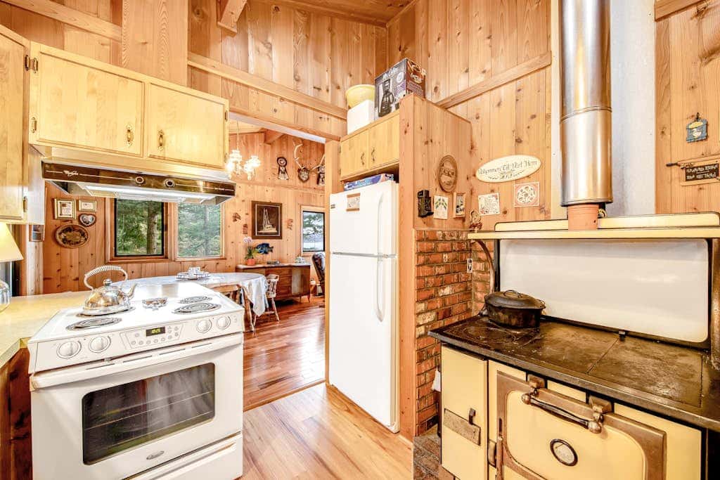 Rustic Waterfront Cabin in Eastsound with Private Beach Access and Ocean Views