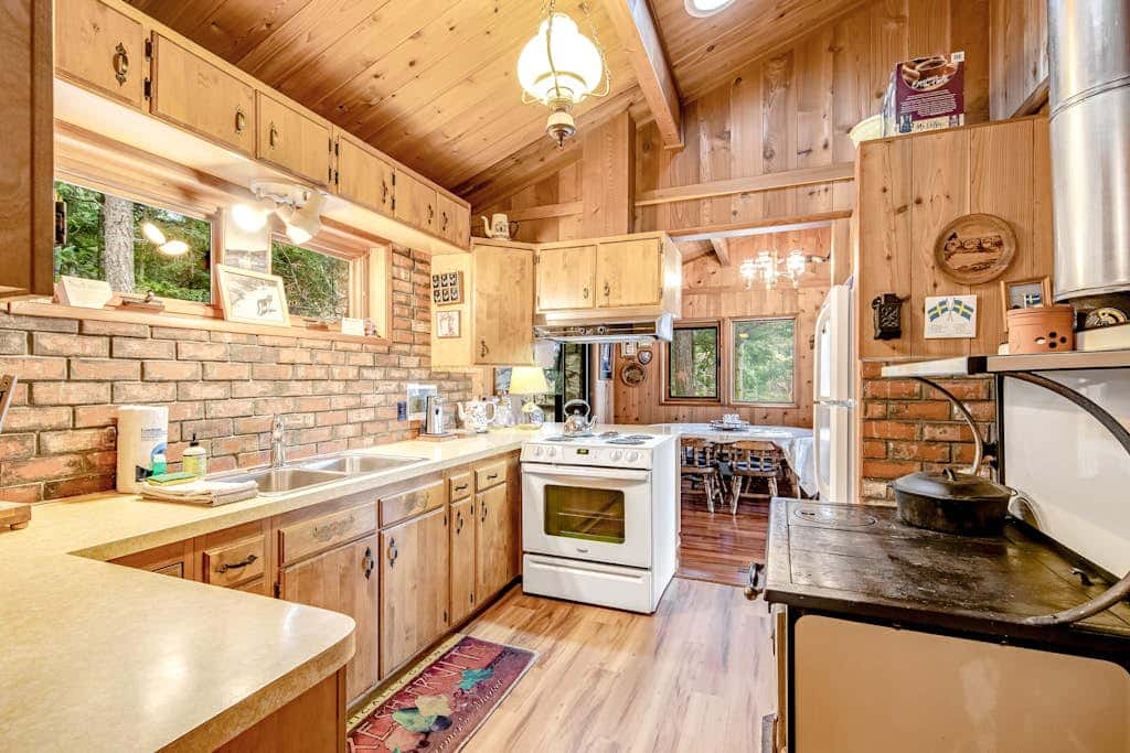 Rustic Waterfront Cabin in Eastsound with Private Beach Access and Ocean Views