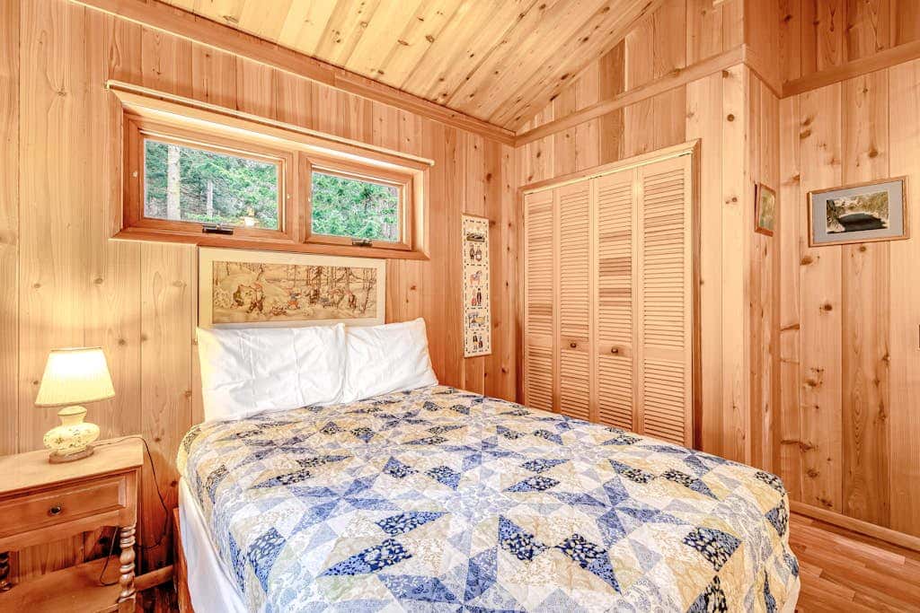 Rustic Waterfront Cabin in Eastsound with Private Beach Access and Ocean Views