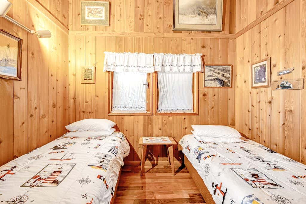 Rustic Waterfront Cabin in Eastsound with Private Beach Access and Ocean Views