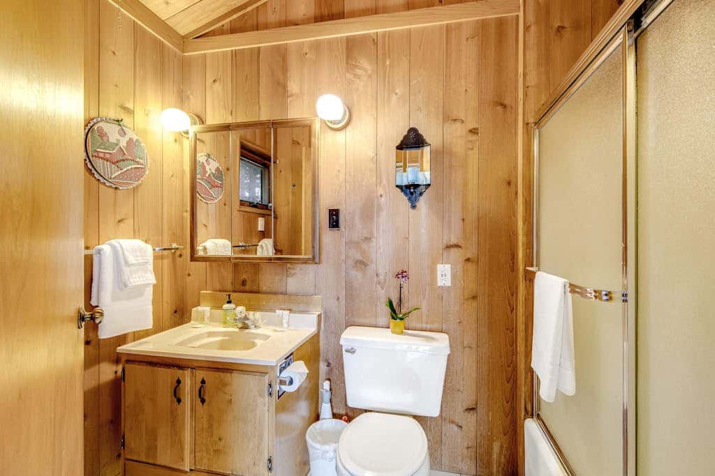 Rustic Waterfront Cabin in Eastsound with Private Beach Access and Ocean Views