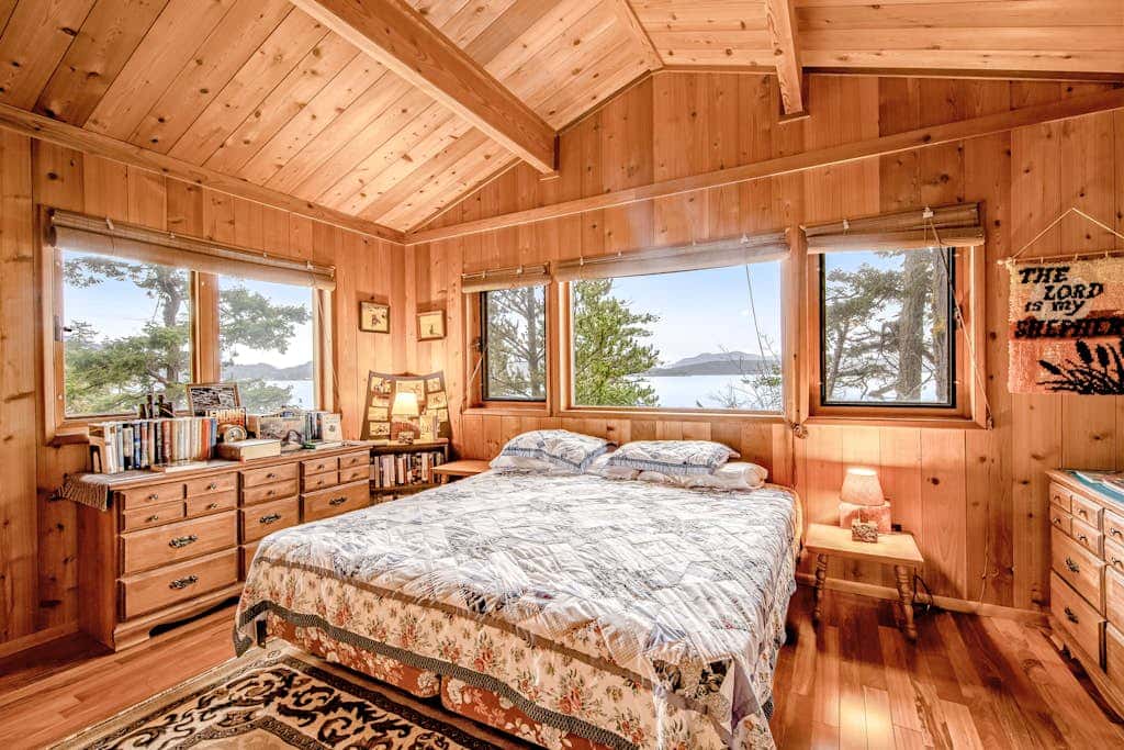 Rustic Waterfront Cabin in Eastsound with Private Beach Access and Ocean Views