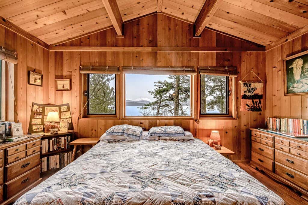 Rustic Waterfront Cabin in Eastsound with Private Beach Access and Ocean Views