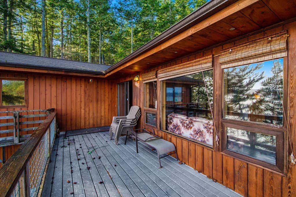 Rustic Waterfront Cabin in Eastsound with Private Beach Access and Ocean Views
